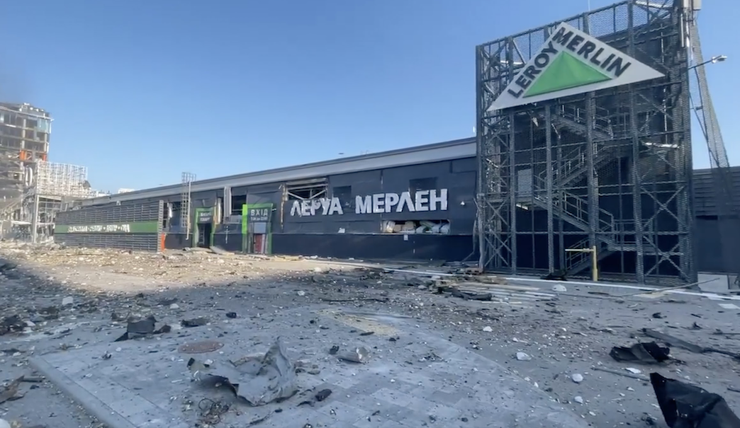 Leroy Merlin a déjà payé un lourd tribut à travers le bombardement d'un magasin à Kiev le 20 mars dernier. Les principales enseignes de l'AFM comptent 90 000 salariés et plus de 400 magasins entre l'Ukraine et la Russie